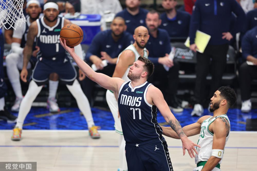 背后支持她 背后支持她