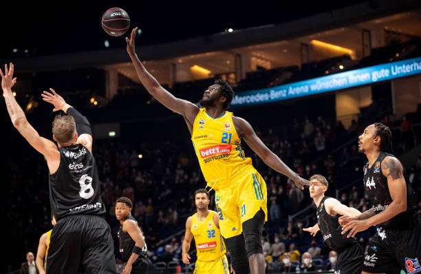 除了她本人 除了她本人